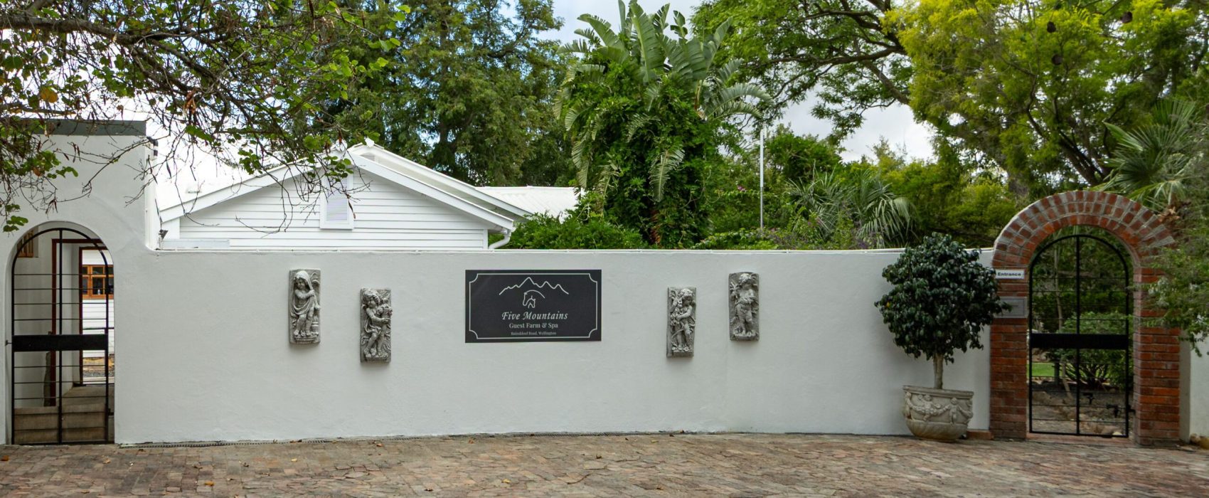 Five Mountains Guest Farm & Spa